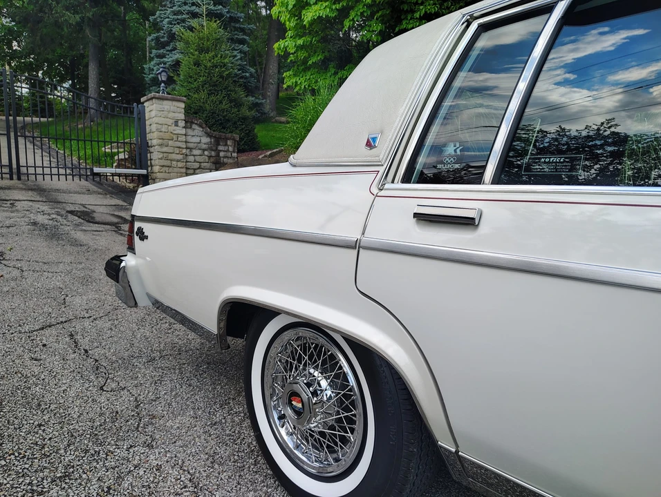 1983 Buick Electra - Image 30 of 31