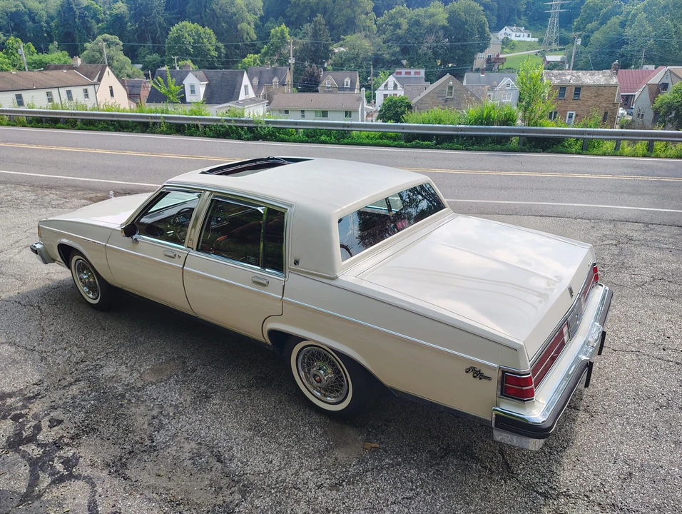 1983 Buick Electra - Image 18 of 31