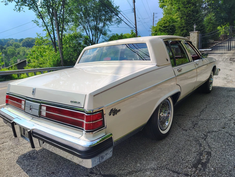 1983 Buick Electra - Image 24 of 31