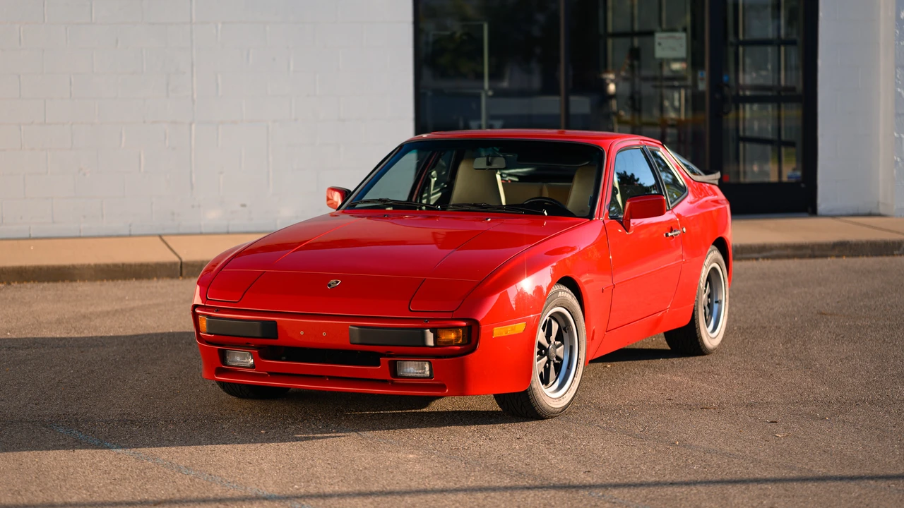1985 Porsche 944 - Image 9 of 31