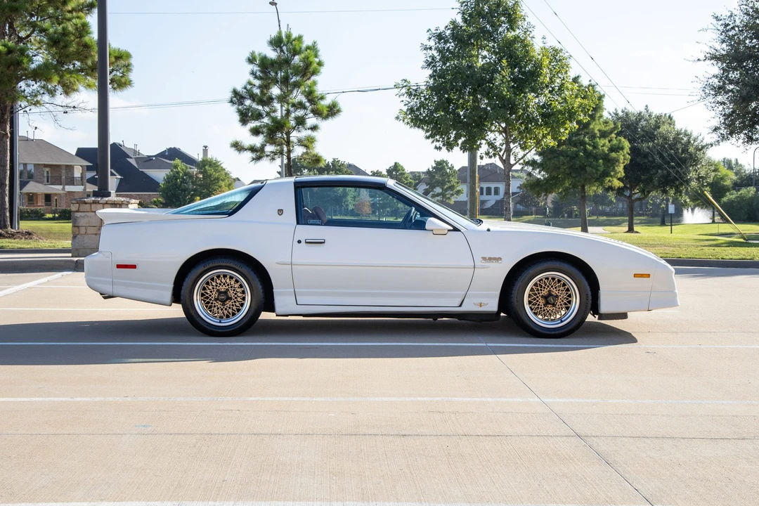 1989 Pontiac Firebird Trans Am 3rd Gen - Image 9 of 31