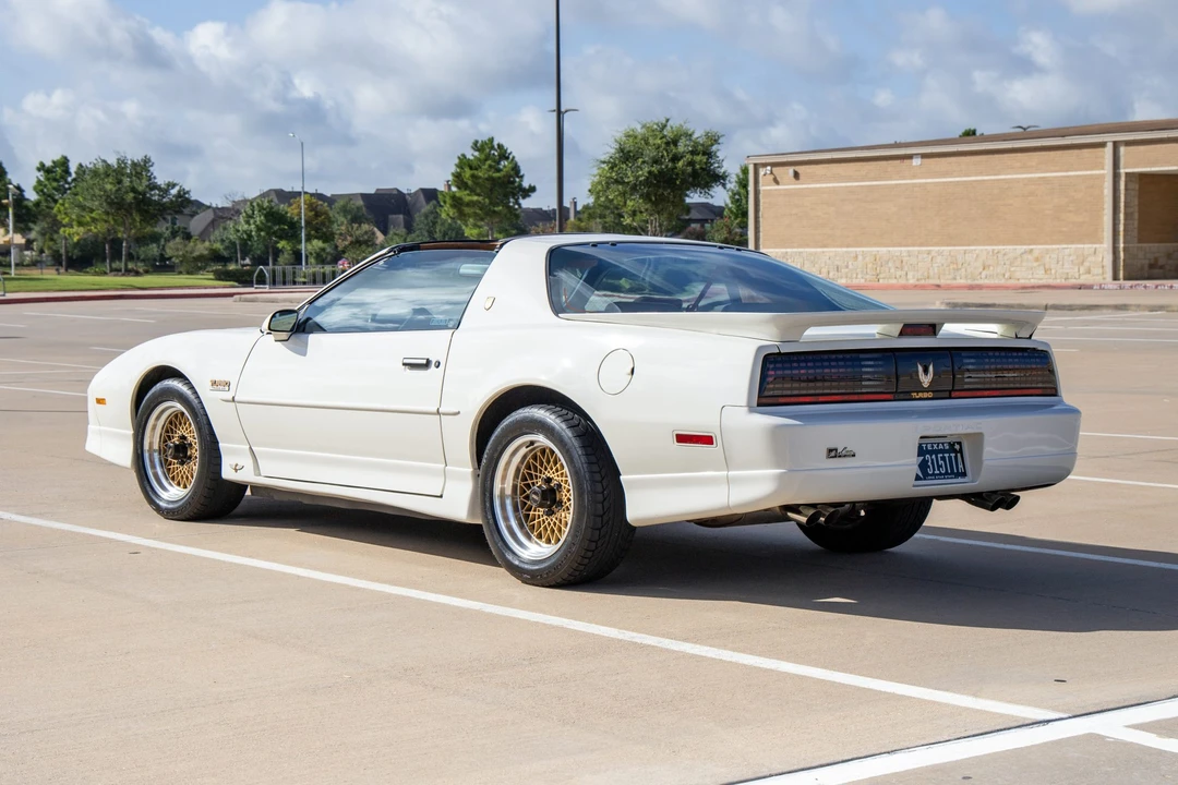 1989 Pontiac Firebird Trans Am 3rd Gen - Image 14 of 31