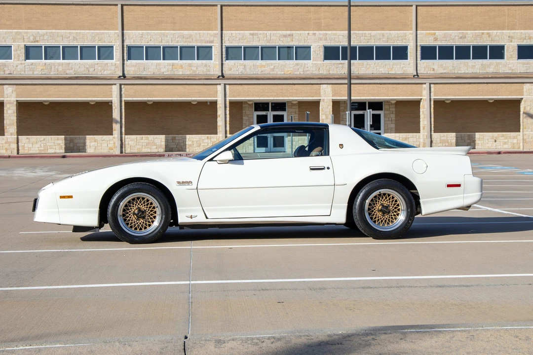 1989 Pontiac Firebird Trans Am 3rd Gen - Image 17 of 31