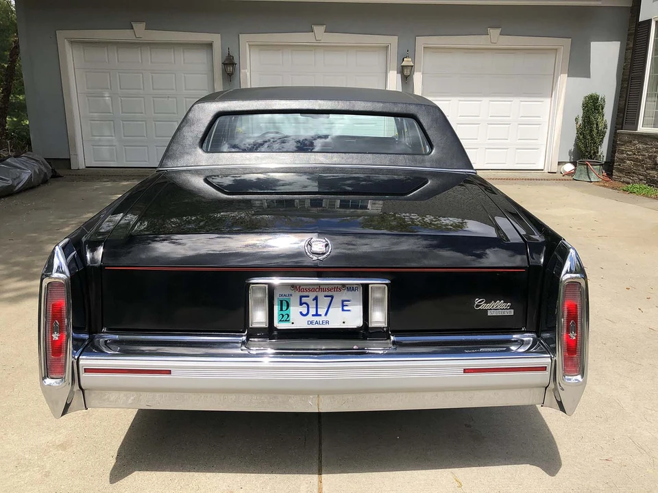 1990 Cadillac Brougham - Image 13 of 31