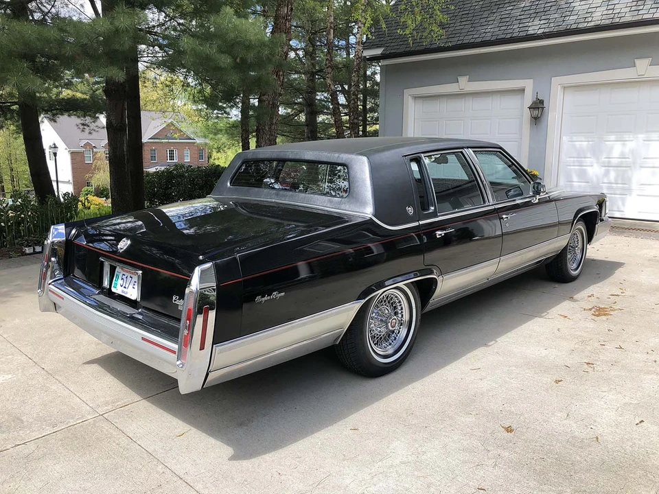 1990 Cadillac Brougham - Image 15 of 31