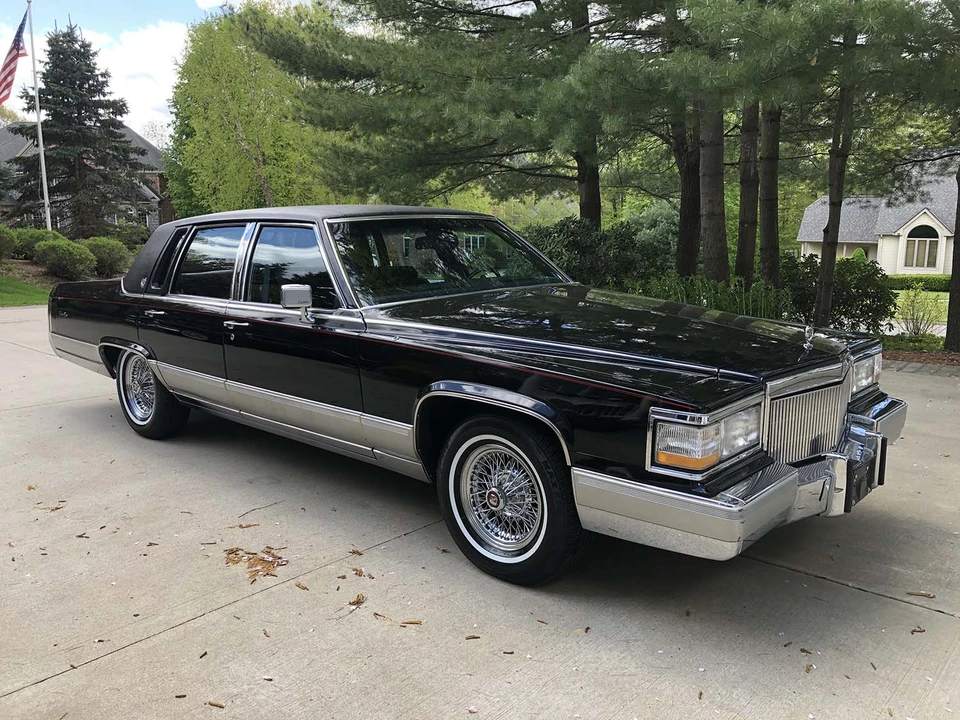 1990 Cadillac Brougham - Image 24 of 31