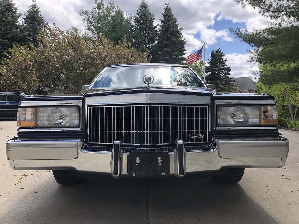 1990 Cadillac Brougham - Image 27 of 31