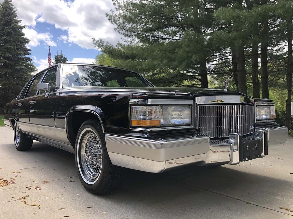 1990 Cadillac Brougham - Image 26 of 31