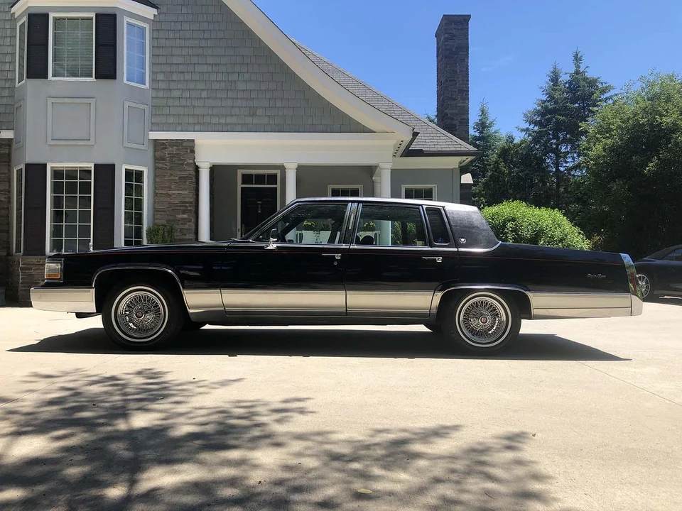 1990 Cadillac Brougham - Image 8 of 31