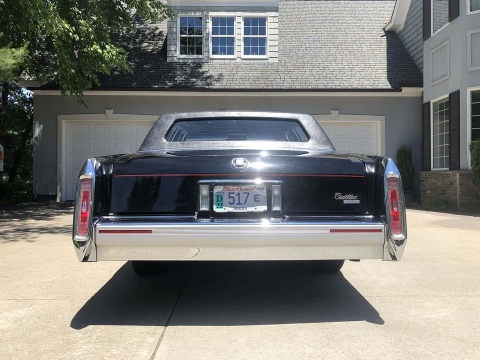 1990 Cadillac Brougham - Image 14 of 31