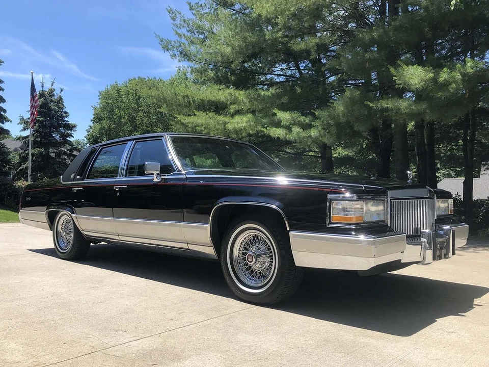 1990 Cadillac Brougham - Image 25 of 31