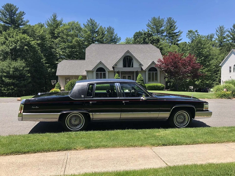 1990 Cadillac Brougham - Image 21 of 31