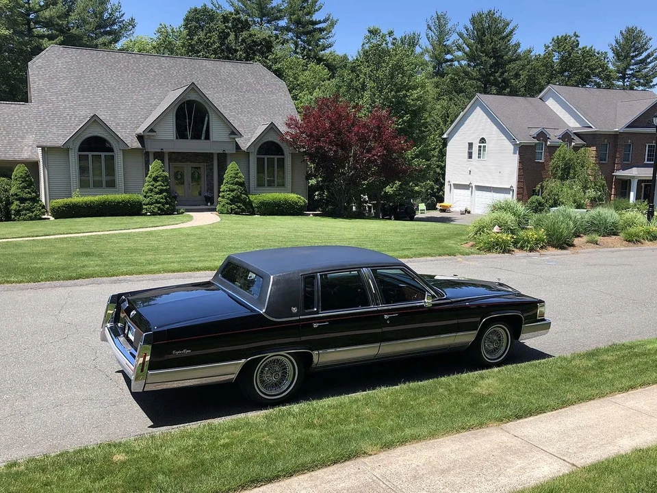 1990 Cadillac Brougham - Image 17 of 31