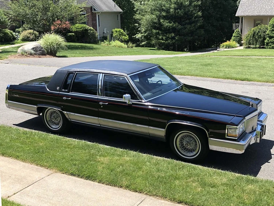 1990 Cadillac Brougham - Image 23 of 31