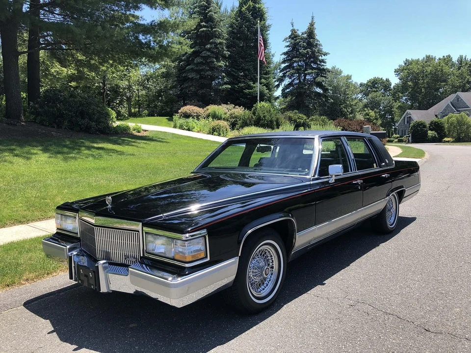 1990 Cadillac Brougham - Image 2 of 31