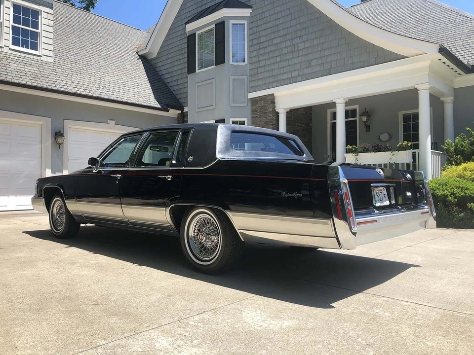 1990 Cadillac Brougham - Image 11 of 31