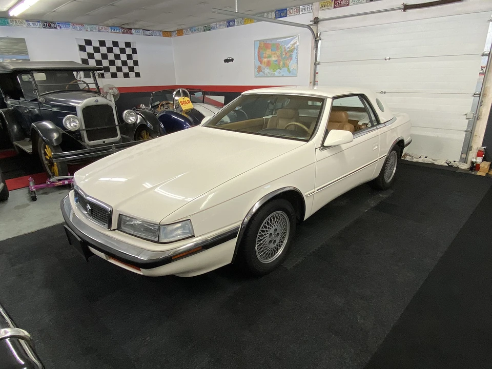 1990 Chrysler TC by Maserati - Image 17 of 31