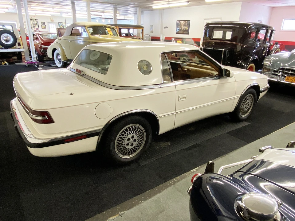 1990 Chrysler TC by Maserati - Image 23 of 31
