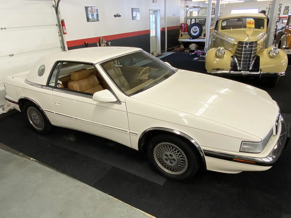 1990 Chrysler TC by Maserati - Image 24 of 31