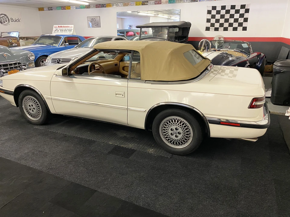 1990 Chrysler TC by Maserati - Image 28 of 31