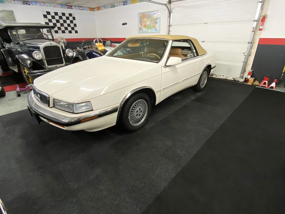 1990 Chrysler TC by Maserati - Image 26 of 31