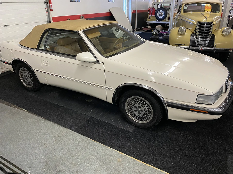 1990 Chrysler TC by Maserati - Image 29 of 31