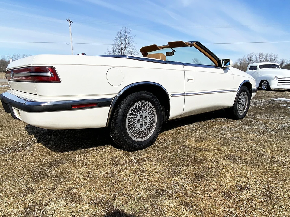 1990 Chrysler TC by Maserati - Image 12 of 31