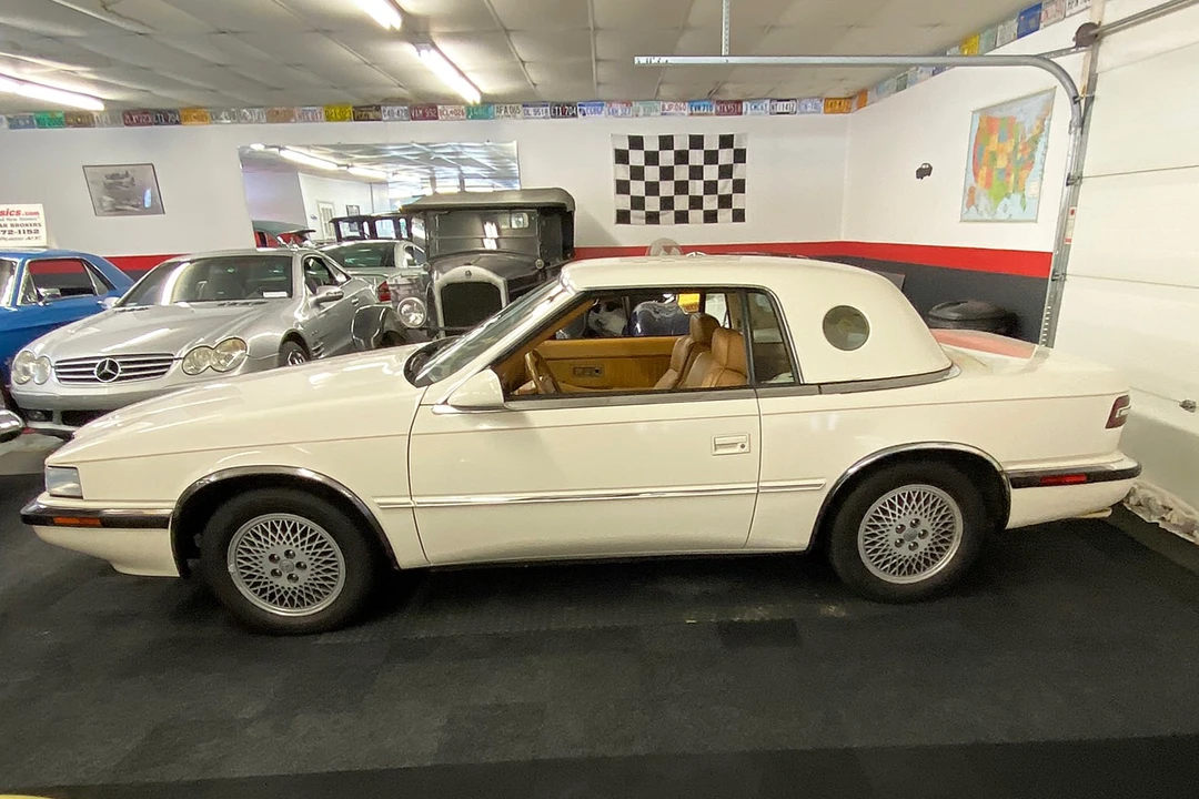 1990 Chrysler TC by Maserati - Image 20 of 31