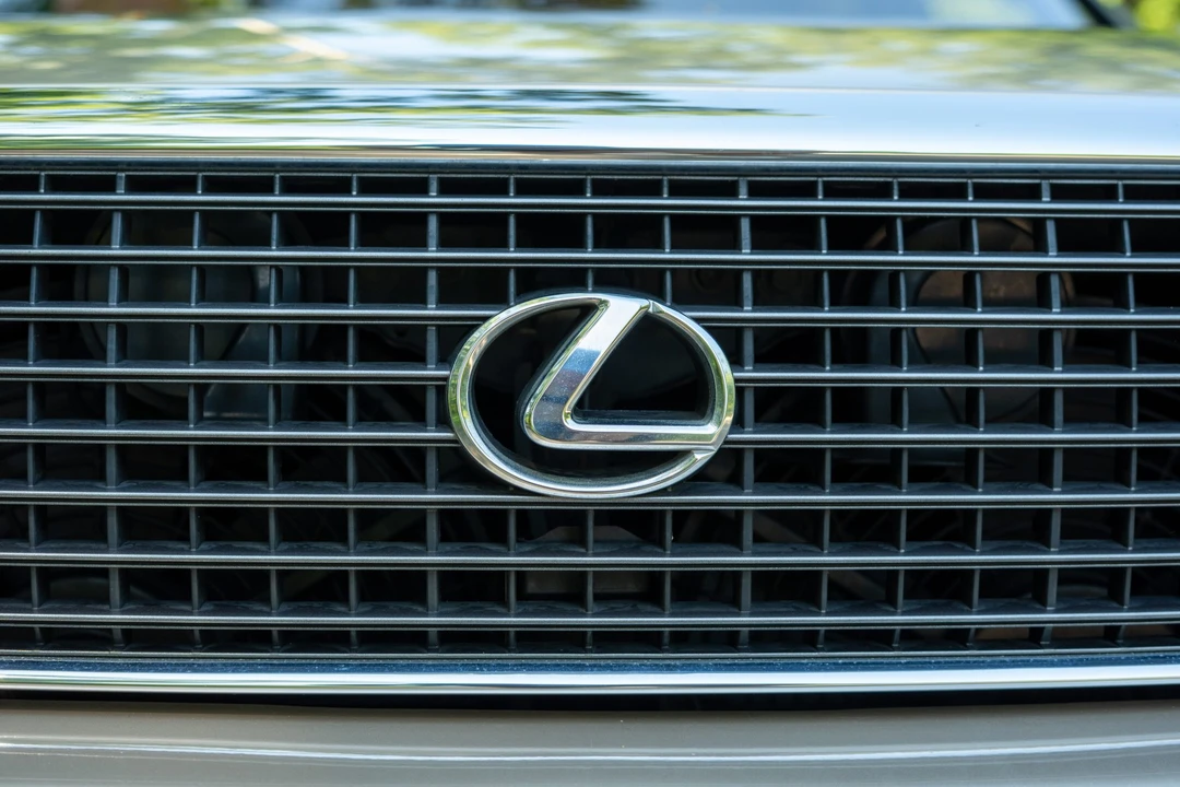 1992 Lexus LS 1st Gen - Image 13 of 31