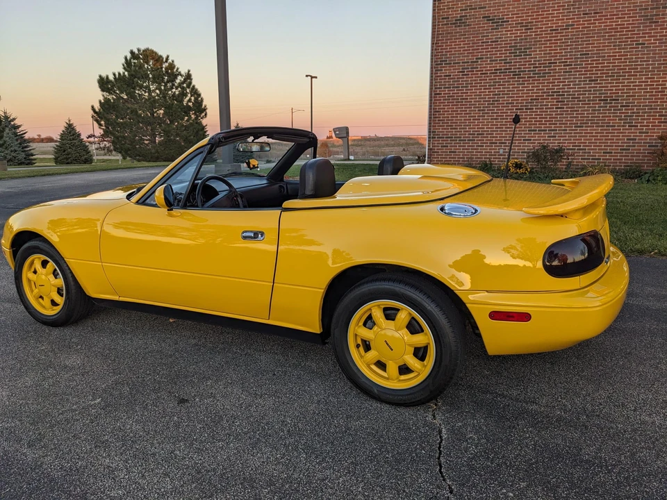 1992 Mazda NA MX-5 Miata - Image 14 of 31