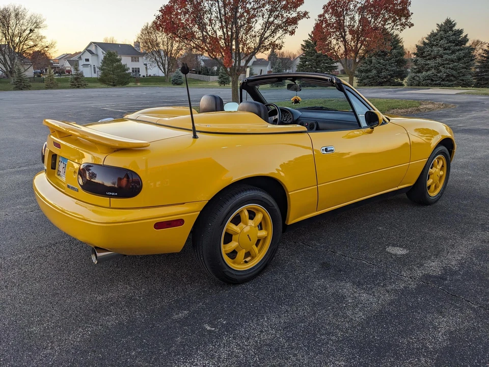 1992 Mazda NA MX-5 Miata - Image 9 of 31