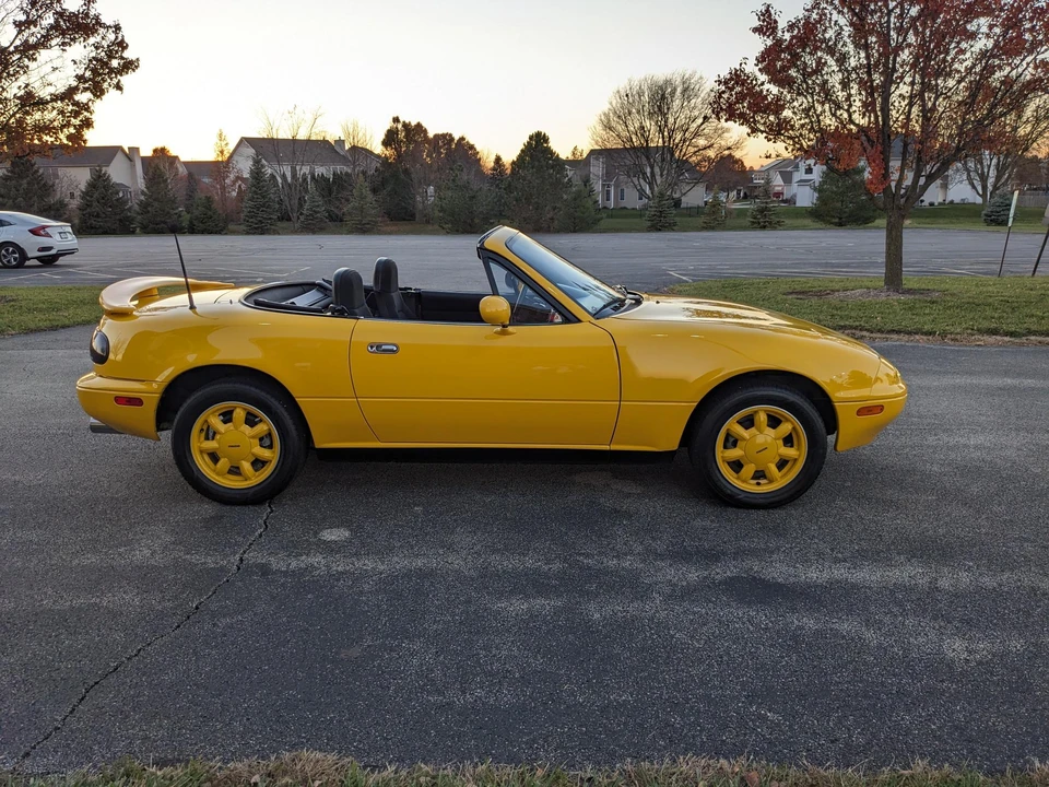 1992 Mazda NA MX-5 Miata - Image 7 of 31