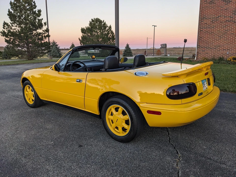 1992 Mazda NA MX-5 Miata - Image 13 of 31