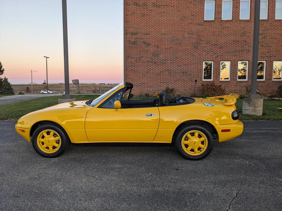 1992 Mazda NA MX-5 Miata - Image 15 of 31