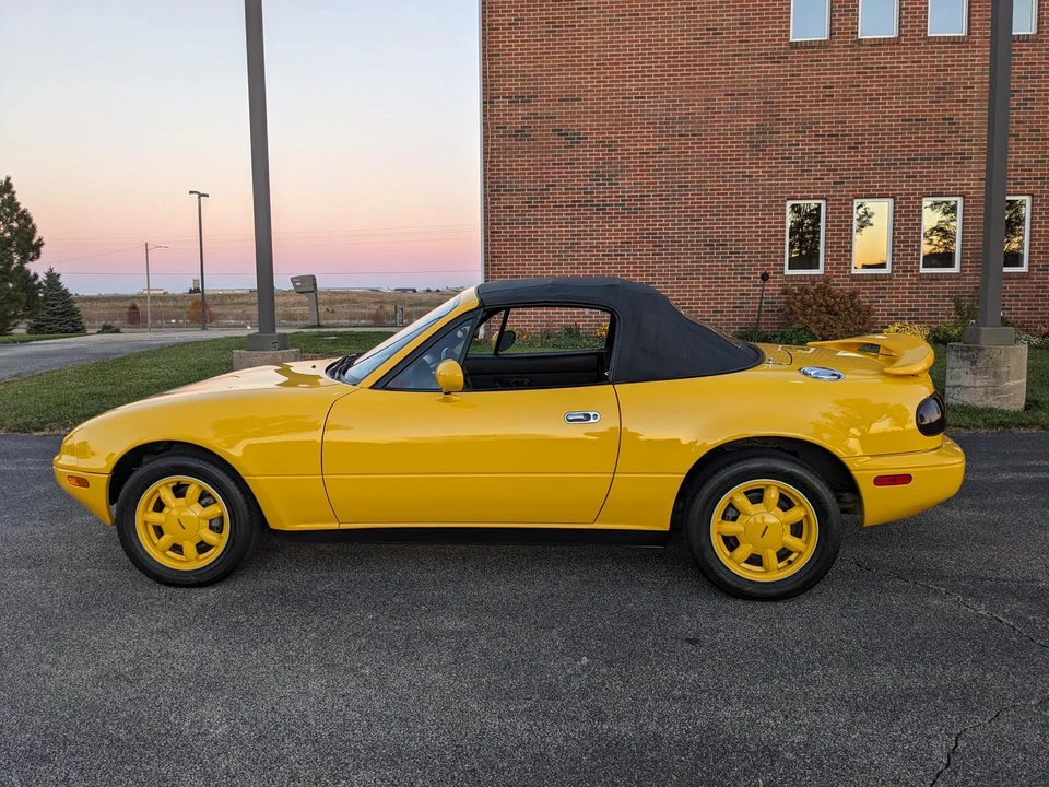 1992 Mazda NA MX-5 Miata - Image 21 of 31