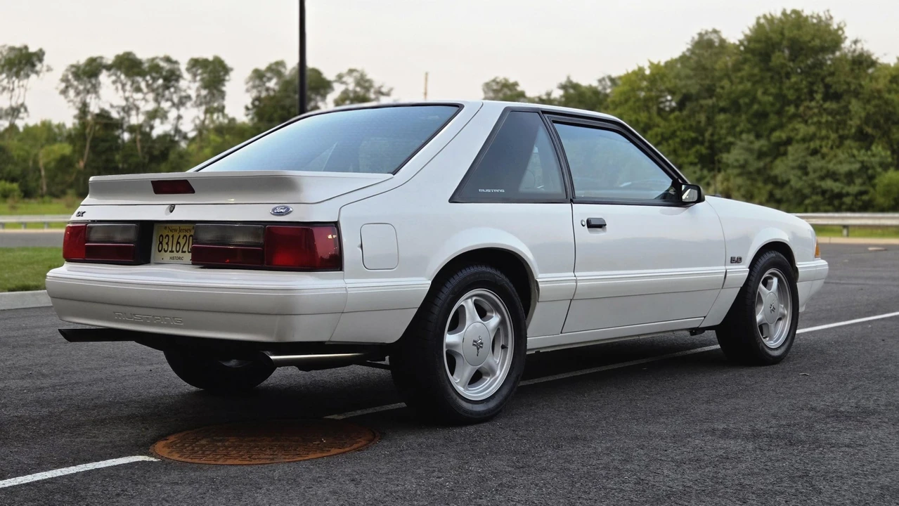 1993 Ford Mustang 3rd Gen - Image 9 of 31