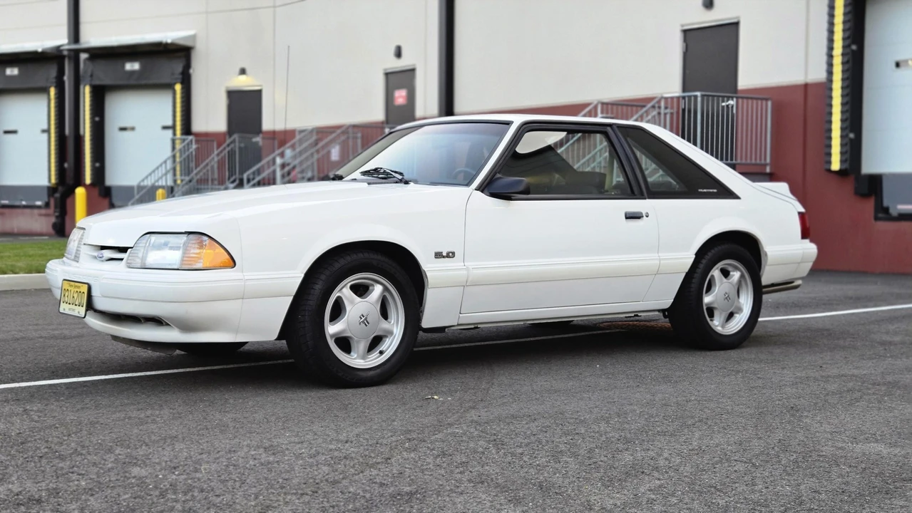 1993 Ford Mustang 3rd Gen - Image 2 of 31