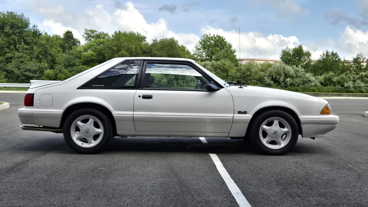 1993 Ford Mustang 3rd Gen - Image 8 of 31