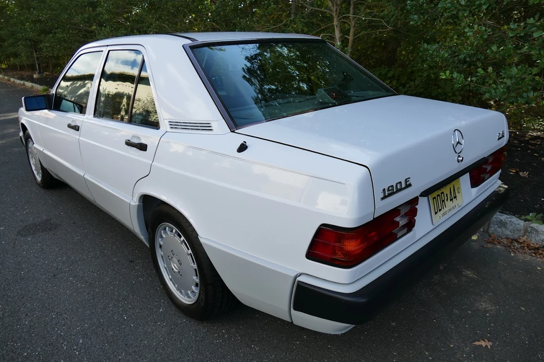 1993 Mercedes-Benz 190E - Image 6 of 31