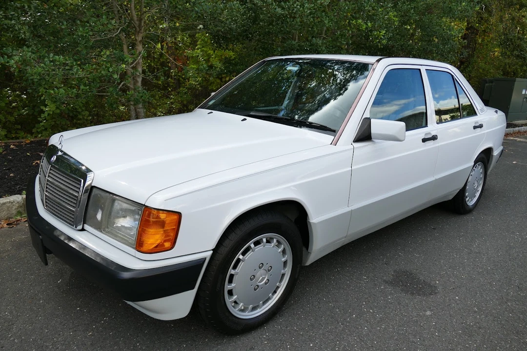 1993 Mercedes-Benz 190E - Image 2 of 31