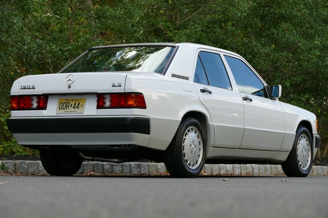 1993 Mercedes-Benz 190E - Image 9 of 31