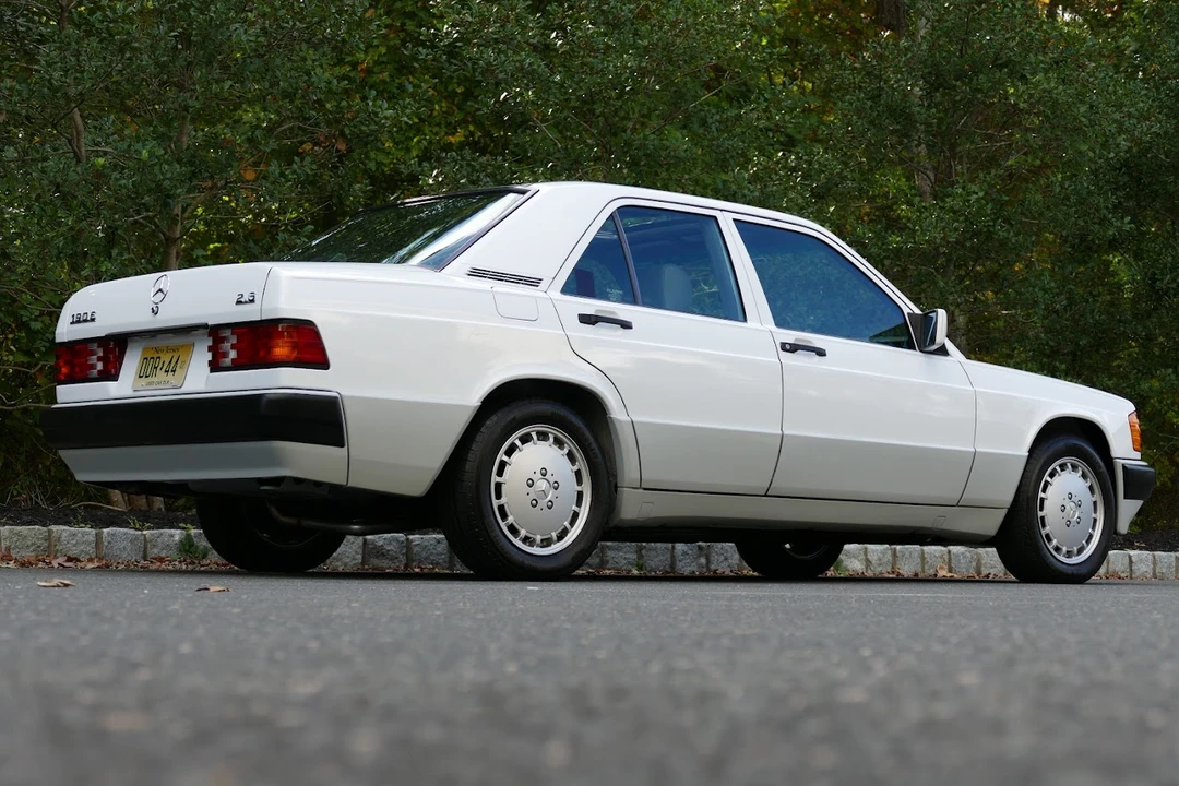 1993 Mercedes-Benz 190E - Image 11 of 31