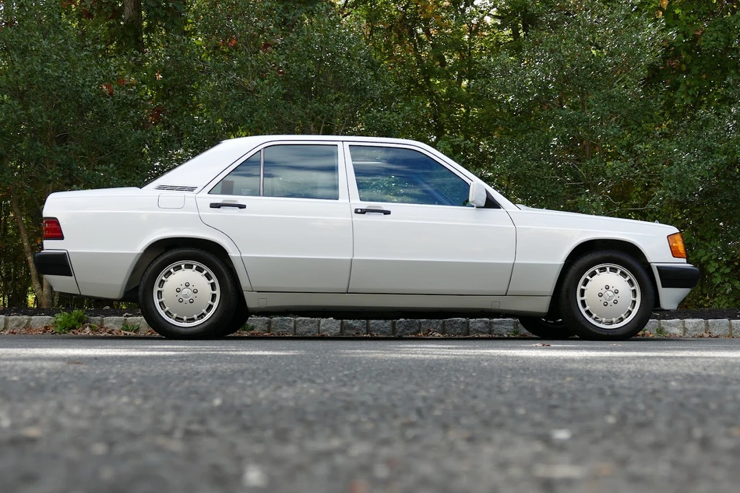 1993 Mercedes-Benz 190E - Image 12 of 31