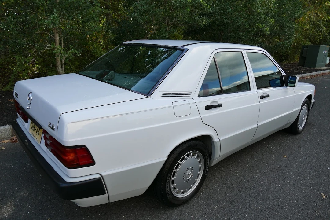 1993 Mercedes-Benz 190E - Image 10 of 31