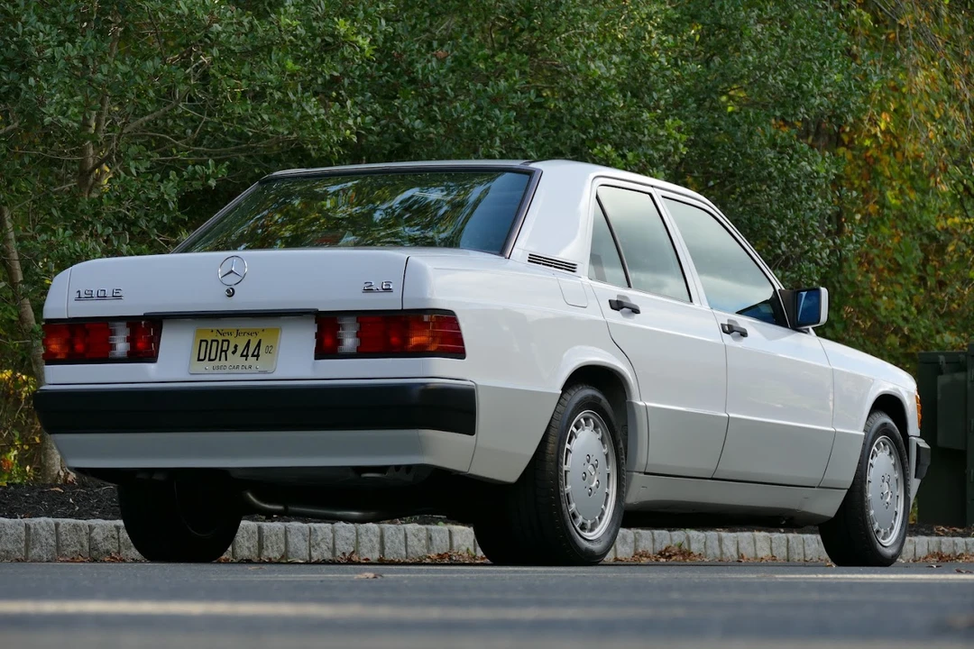 1993 Mercedes-Benz 190E - Image 8 of 31
