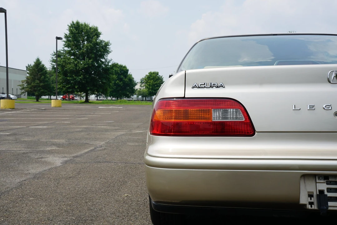 1994 Acura Legend 2nd Gen - Image 27 of 31