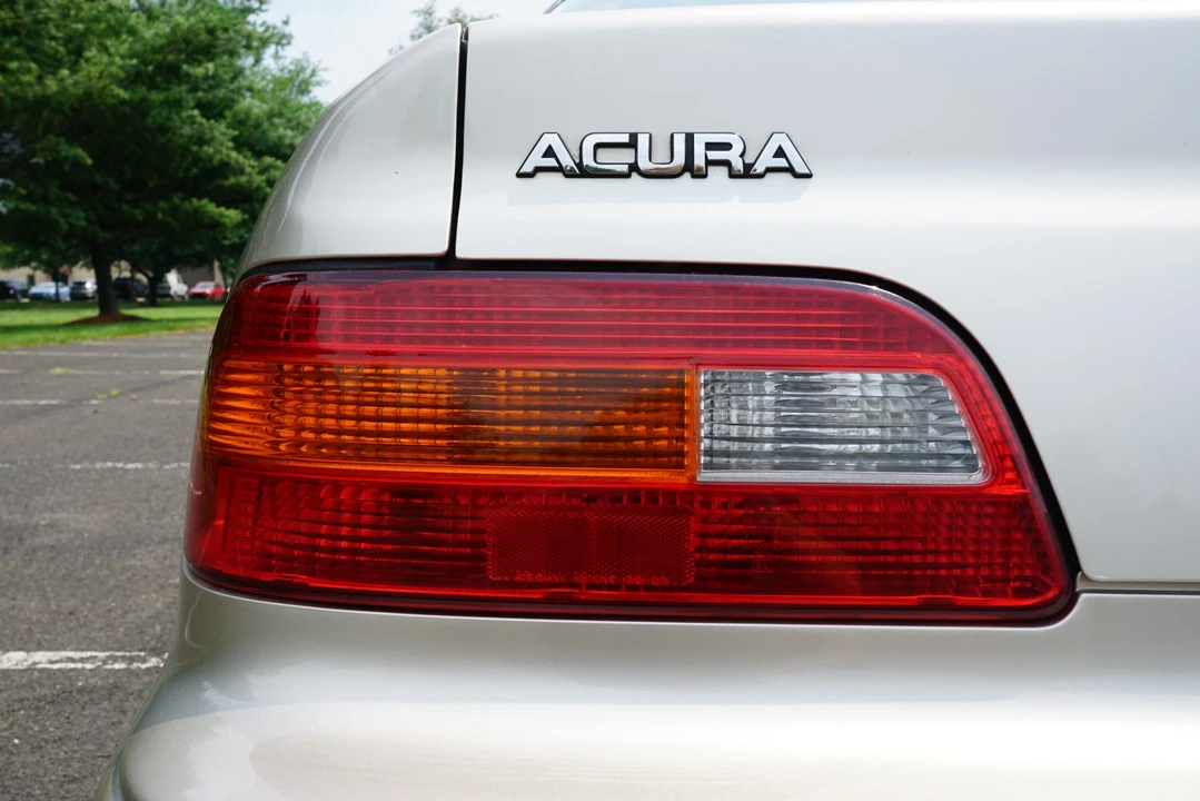 1994 Acura Legend 2nd Gen - Image 28 of 31