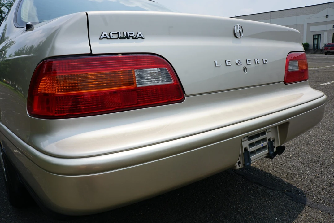 1994 Acura Legend 2nd Gen - Image 25 of 31