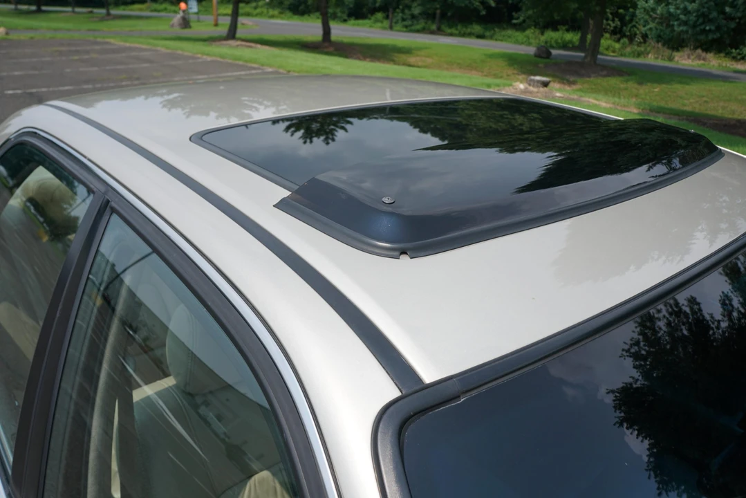 1994 Acura Legend 2nd Gen - Image 16 of 31