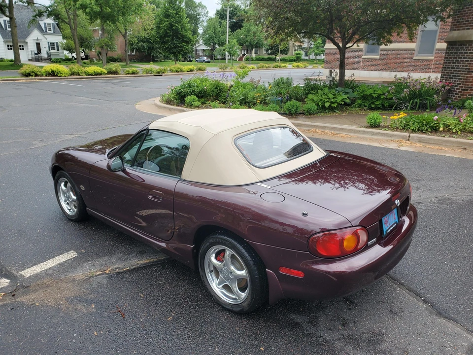 2000 Mazda NB MX-5 Miata - Image 11 of 31